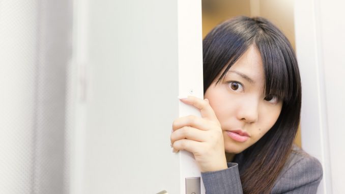 AL002-kaigishitukarachirari20140722_TP_V